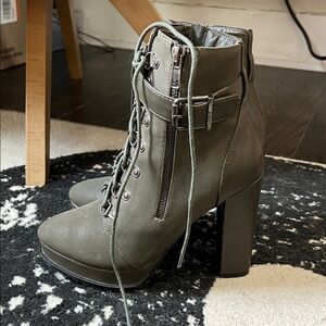 Shoe Dazzle Olive Lace-Up Boots